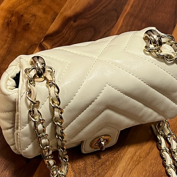 Kids crossbody or shoulder purse, used, FREE with kids purchase, must be BUNDLED - Picture 6 of 16